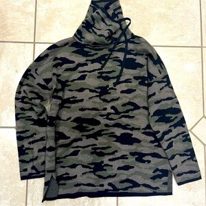 Rachel Zoe Camo Pullover sweater womens long sleeve shirt Medium